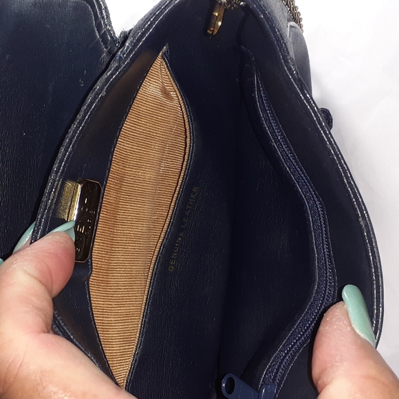 Givenchy authentic leather crossbody bag. - Picture 5 of 16